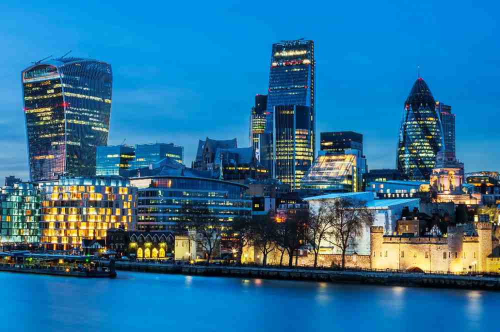 North London man and van service at night view